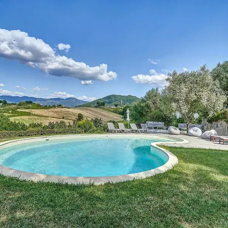 Enchanting Villa With Swimming Pool And Jacuzzi Overlooking The Lake