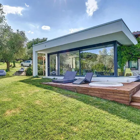 Enchanting Villa With Swimming Pool And Jacuzzi Overlooking The Lake Narni