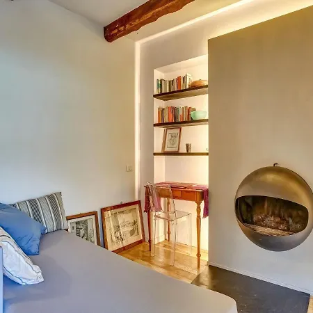 Villa Enchanting Villa With Swimming Pool And Jacuzzi Overlooking The Lake *