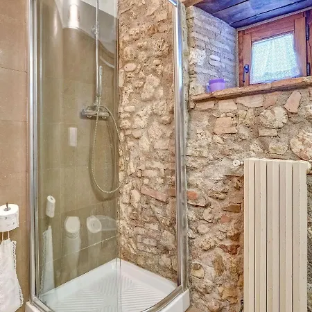 Enchanting Villa With Swimming Pool And Jacuzzi Overlooking The Lake *