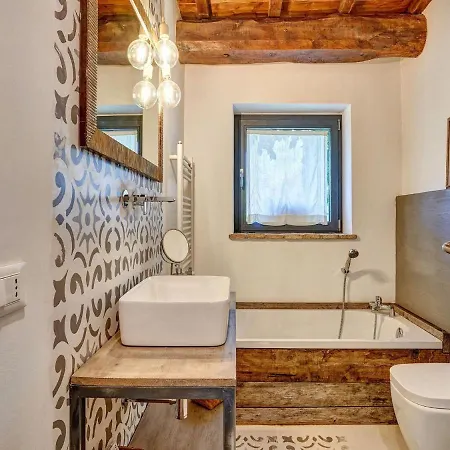 Villa Enchanting Villa With Swimming Pool And Jacuzzi Overlooking The Lake Narni