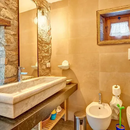 Enchanting Villa With Swimming Pool And Jacuzzi Overlooking The Lake Villa *