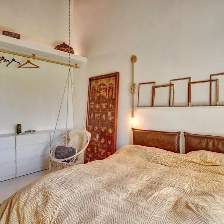 Villa Enchanting Villa With Swimming Pool And Jacuzzi Overlooking The Lake