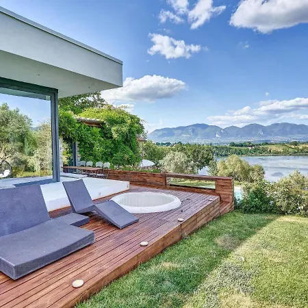 Enchanting Villa With Swimming Pool And Jacuzzi Overlooking The Lake ナルニ